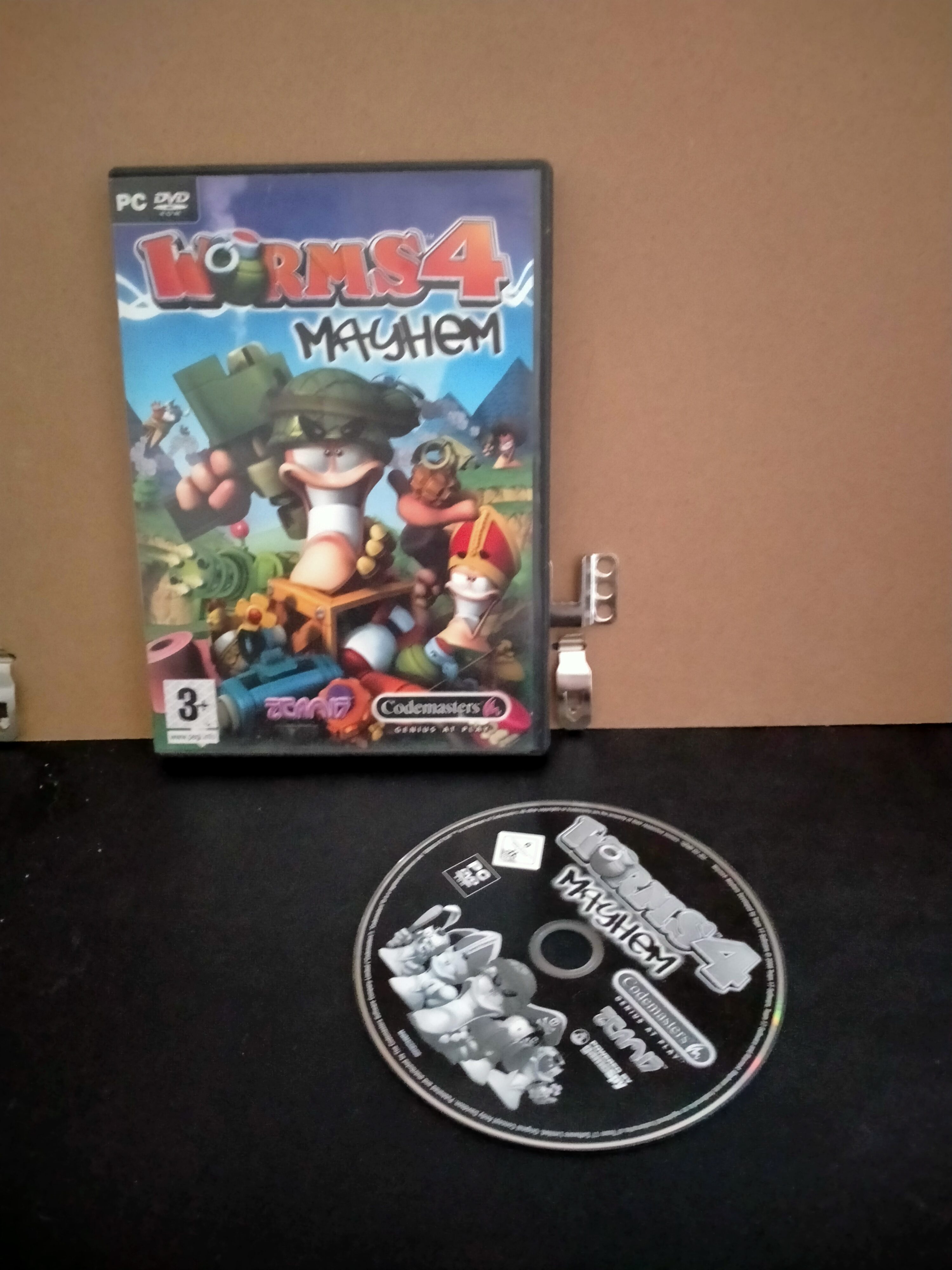 Edición física de Worms 4: Mayhem